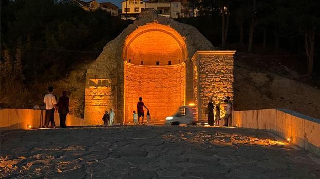 Bin 500 yıllık tarihi Justinianus Köprüsü 8 yıllık emeğin ardından kendine hayran bırakıyor