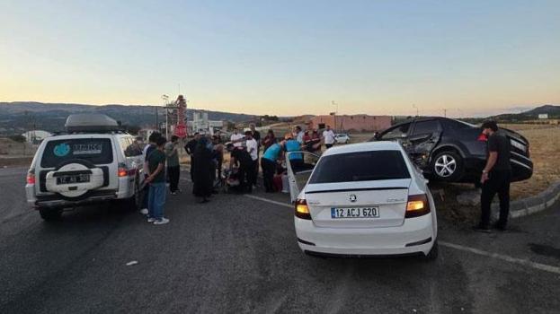 Bingöl-Muş karayolunda meydana gelen trafik kazasında 3 kişi yaralandı