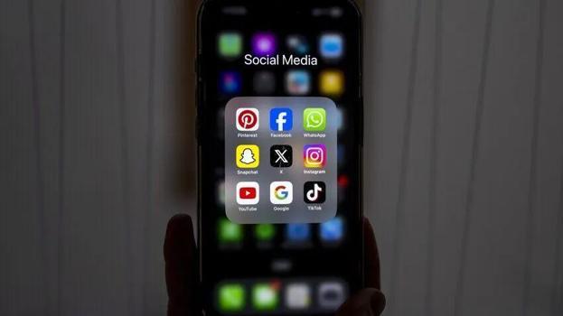 İnternet devlerine ceza yağıyor! Dünya tehlikeyi gördü, Çocukları bağımlı hale getiriyor