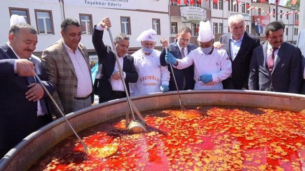 Dünya rekoru Kelkit’te tek kazanda 6 bin 840 litre kuru fasulyeyle kırıldı