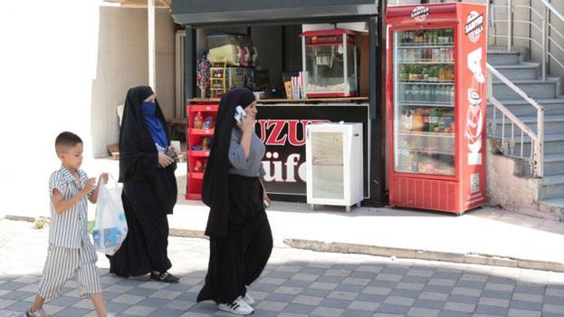 Türkiye'nin en sıcak ilçelerinden Cizre'de termometreler 55 dereceyi buldu! Fırın ustaları 80 derecede ekmek üretiyor