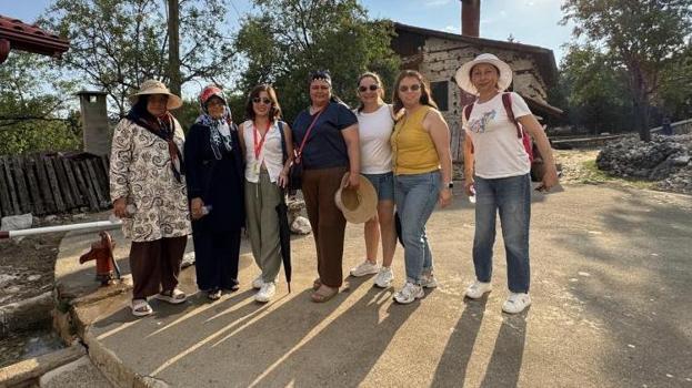Hukuk diplomasını aldı rotasını o mesleğe çevirdi! Şimdi turistlere Anadolu’yu anlatıyor
