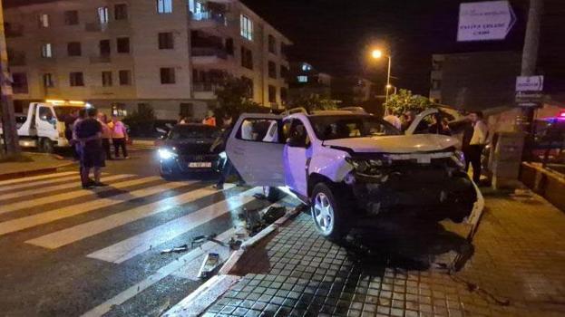 Görevden dönen Koruma polisleri kaza yaptı: 2 polis yaralandı