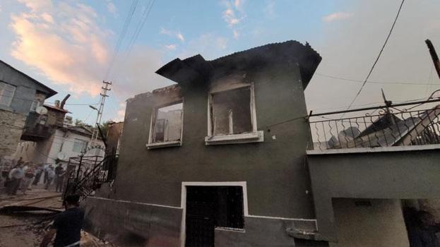 Köyde çıkan yangında 8 ev kullanılamaz hale geldi