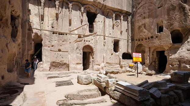 Güzelyurt’ta 1640 yıllık tarih: Manastır vadisi geçmişe kapı aralıyor