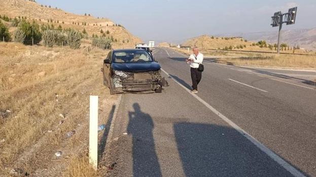 Kamyon ile otomobilin çarpışması sonucu 2 kişi yaralandı
