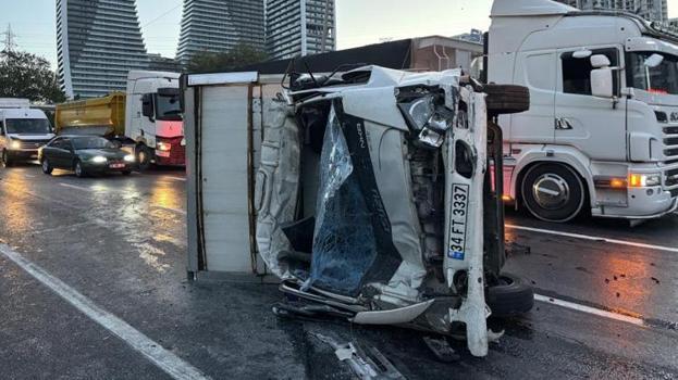 Esenyurt’ta faciadan dönüldü! 11 araç birbirine girdi: 2’si ağır 6 yaralı
