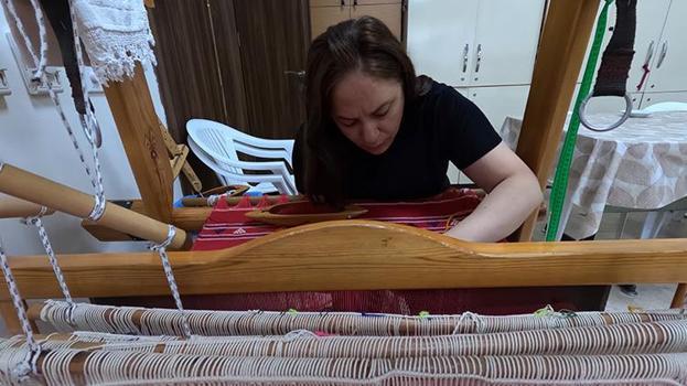 Ana kız aynı tezgahta buluştu: Tekirdağ'ın Karacakılavuz dokuma geleneği geleceğe taşınıyor!