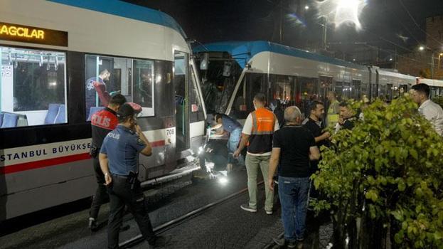 İki tramvayın kafa kafaya çarpıştığı kazada 9 kişi yaralandı