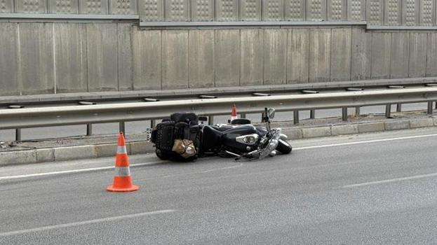 Konteyner yüklü kamyondan yola düşen demir parçası kazaya neden oldu