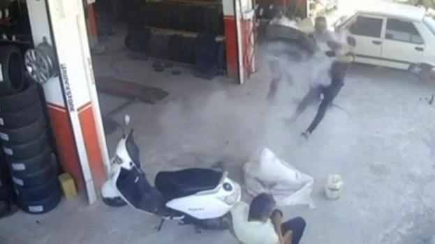 Tamir sırasında lastik bomba gibi patladı