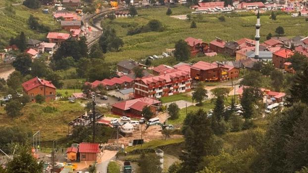 Uzungöl'de turistler mahsur kaldı: Dünyaca ünlü turizm merkezinde ikinci taşkın!