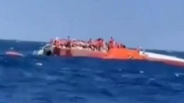 Girne'de yüzlerce kişiyi taşıyan gemi alabora oldu! KKTC Başbakanı Ünal Üstel: 'Çok üzgünüz can kayıplarımız var'