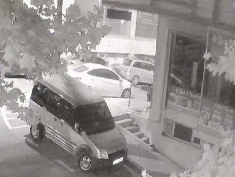 Arnavutköy'de iş yerine silahı saldırı: 2 kişi yakalandı
