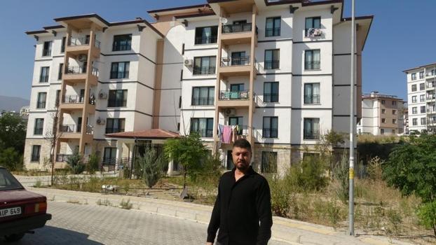 Hatay'da depremzedeye büyük vurgun! 'Tapuyu yılbaşında vereceğiz' dediler, 1 milyon TL'yi alıp ortadan kayboldular: '6 kişiye aynı daireyi satmışlar!'