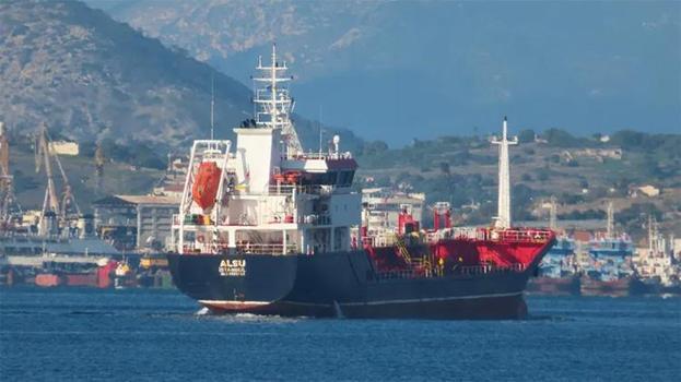 Silivri açıklarında iki ticari gemi çarpıştı: 10 personelden haber alınamıyor