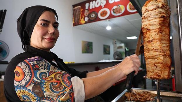 15 yıllık birikimini bu işe yatırdı! Elazığ’da döner bıçağı kadın girişimcinin elinde