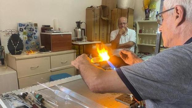 30 yıl laboratuvar malzemesi üretti, emeklilikte cam ustası oldu! Hikayesi şaşırttı