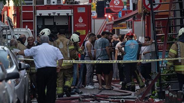 İstanbul’da otelde korkutan yangın! Alevler binanın dış cephesini sardı, 12 kişi yaralandı