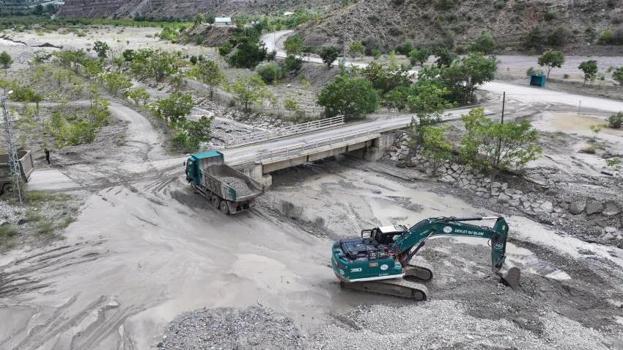 Erzurum'da sağanak sonrası faciaya ramak kala! Taşkın için seferber oldular