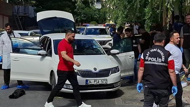 İstanbul'da kanlı pusu! Cadde ortasında otomobile kurşun yağdırdılar