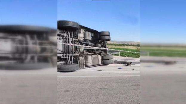 Yakıt tankeri ile otomobil çarpıştı 2 kişi yaralandı