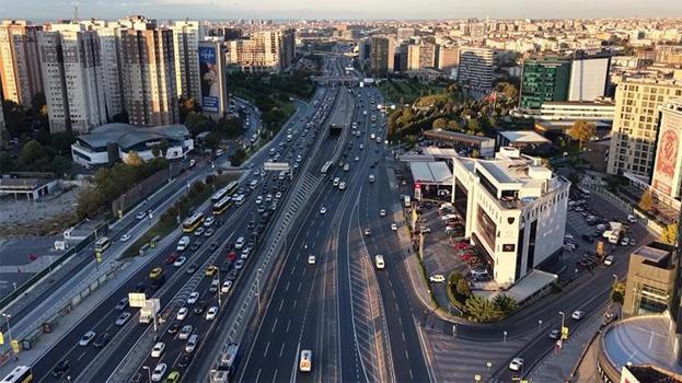 İstanbul'da eğitim öğretin döneminin ilk günü trafik yoğunluğu oluştu