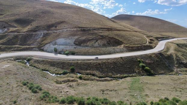 Erzurum'da yeni gizemli yol keşfedildi: Vitesi boşa alınan araç kendi kendine hızlanıyor!