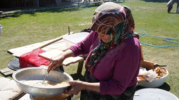 Kastamonu Daday'da böğürtlenden kuşburnuna doğal lezzetler kışa hazırlanıyor: Kadınların imece geleneği canlanıyor
