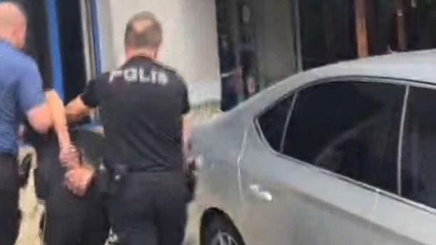 Sokakta çıplak dolaşan kişi polis ekipleri tarafından gözaltına alındı