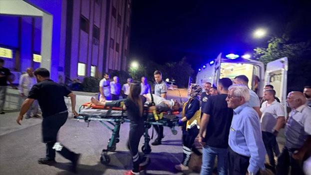 Yolun karşısına geçmek isteyen yayaya otomobil çarptı