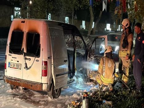 Beşiktaş'ta seyir halinde yanmaya başladı: İtfaiye güçlükle müdahale etti