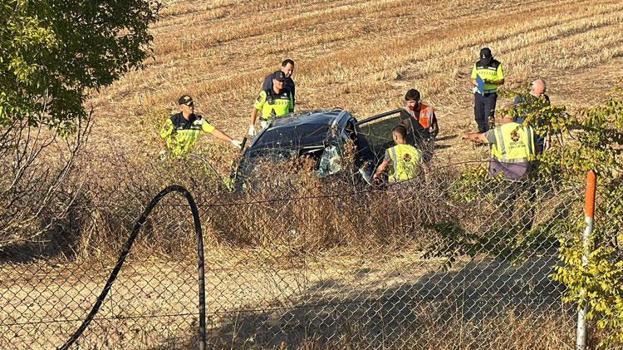 Kontrolü kaybedilen otomobil takla atarak tarlaya devrildi