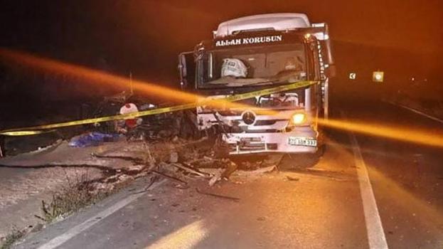 Otomobil ile kamyon kafa kafaya çarpıştı 1 çocuk hayatını kaybetti