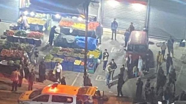 Manavlar arasında çıkan sopalı kavga cep telefonu kamerasına yansıdı