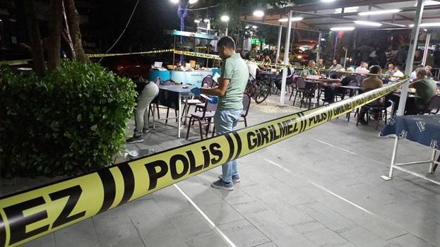 Çay bahçesinde husumetlilerine ateş açtı, başkasını yaraladı