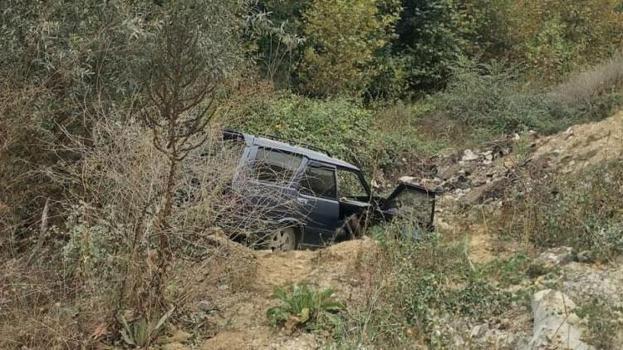Kontrolden çıkan otomobil şarampole uçtu