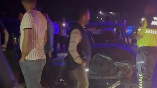 Otomobil koyun sürüsüne daldı sürücü yaralandı, çok sayıda koyun telef oldu