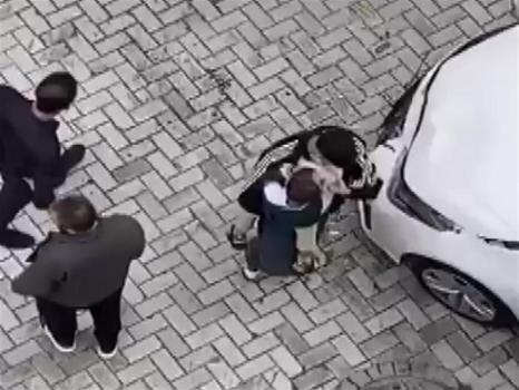 Zeytinburnu'nda iki araç kafa kafaya çarpıştı: Korkunç kazada bir kız çocuğu yaralandı