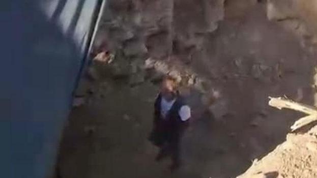 Çilek bahçesinde kaçak kazıya suçüstü!