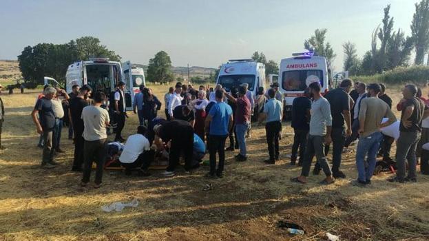 Devrilen otomobildeki 4’ü çocuk, 9 kişi yaralandı