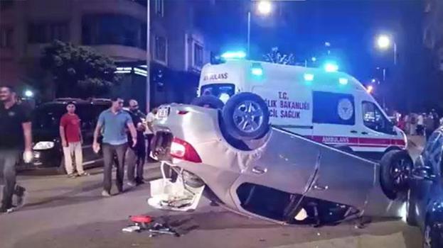 Otomobiller çarpıştı mesaiden çıkan polis memuru yaralandı
