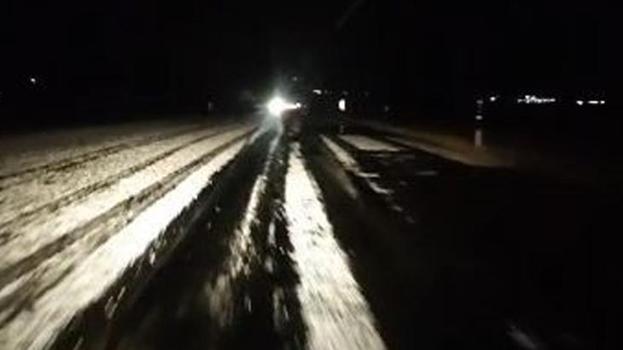 Ardahan'da dolu yağışı! Yollar beyaza büründü