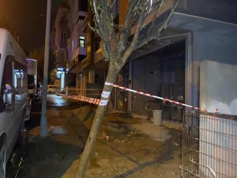 Küçükçekmece'de elektrik paniği: Köpeği öldü kendisi yaralandı