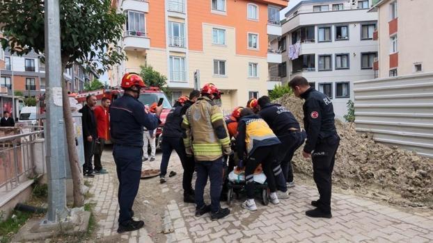 Yaşlı kadın yanlış adımı attı: Avcılar'da 4 metre aşağı düştü