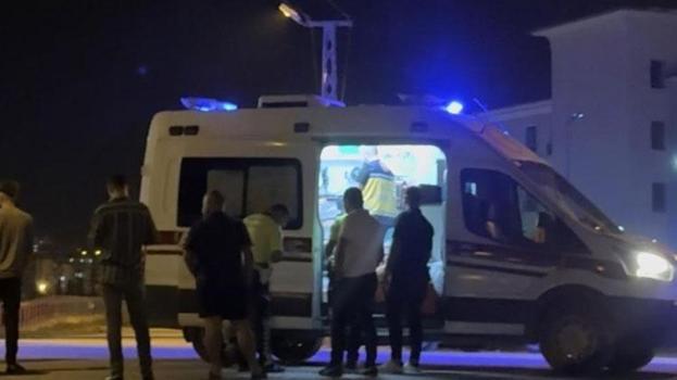 Otomobil ile çarpışan motosiklet sürücüsü yola savruldu