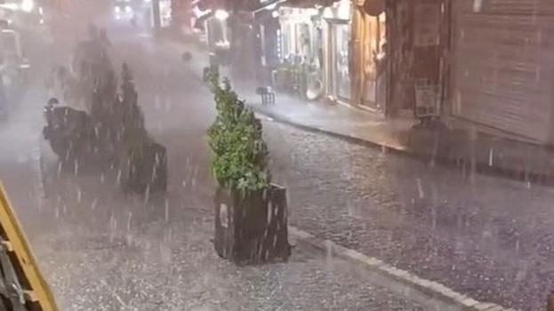 Sağanak, kuvvetli rüzgar ve dolu Mardin’de etkili oldu