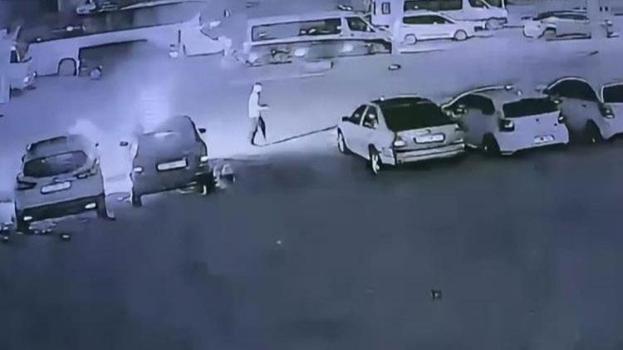 Elinde benzin bidonuyla gelip oto galerideki 6 aracı ateşe verdi