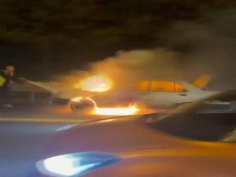 Küçükçekmece'de seyir halinde alev aldı: TEM Otoyolu'nda korku dolu anlar