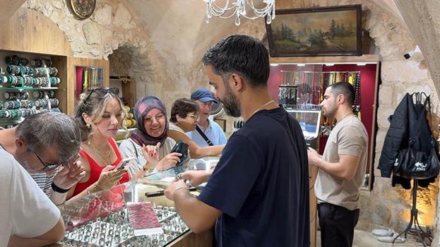 Uzak Şehir'i izleyen Midyat’a gidiyor! 3 bin yıllık sanat turistlerin gözdesi oldu